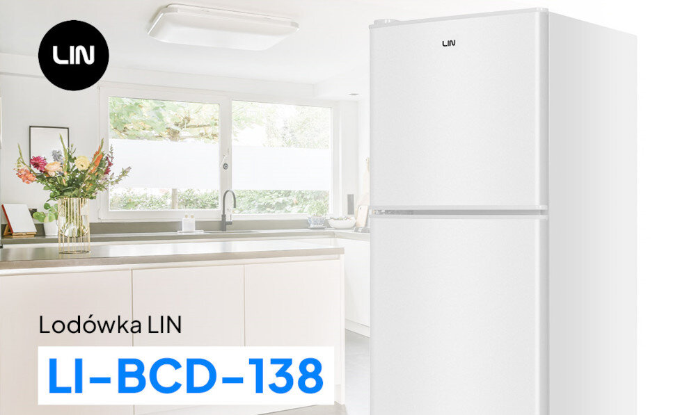 Biała lodówka z logo LIN stoi w jasnej kuchni. Na dole obrazu widnieje napis: \'Lodówka LIN LI-BCD-138\'.
