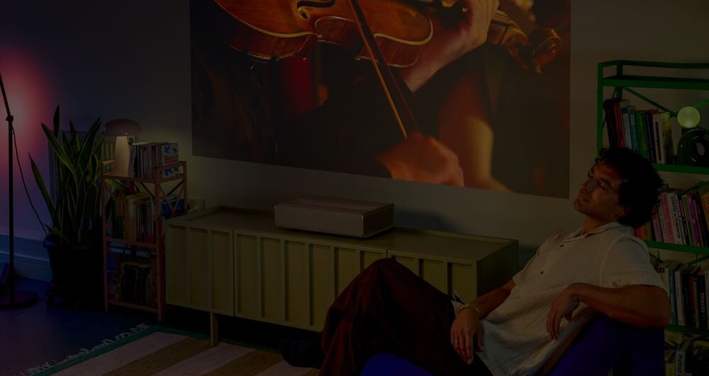 Projektor laserowy XGIMI Mira, Harman Kardon 36 W, 2x8 W, 20 W, głośniki pełnozakresowe, projektor wyświetlający obraz na ścianie