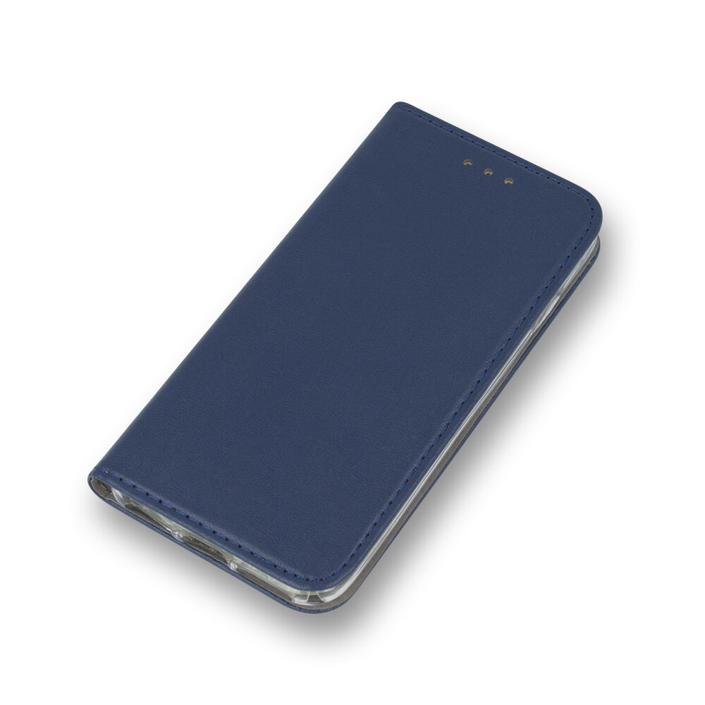 Granatowe etui na telefon z klapką, wykonane z materiału przypominającego skórę. Widoczne są trzy małe otwory na górze klapki.