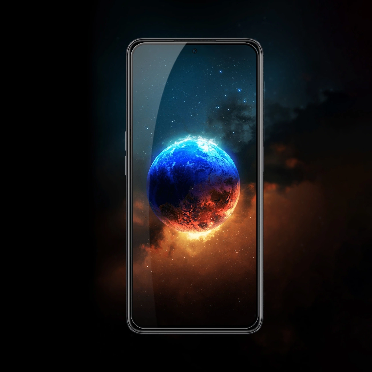 Na obrazie widoczny jest smartfon z wyświetlaczem przedstawiającym planetę na tle kosmosu. Ekran jest otoczony cienką ramką.