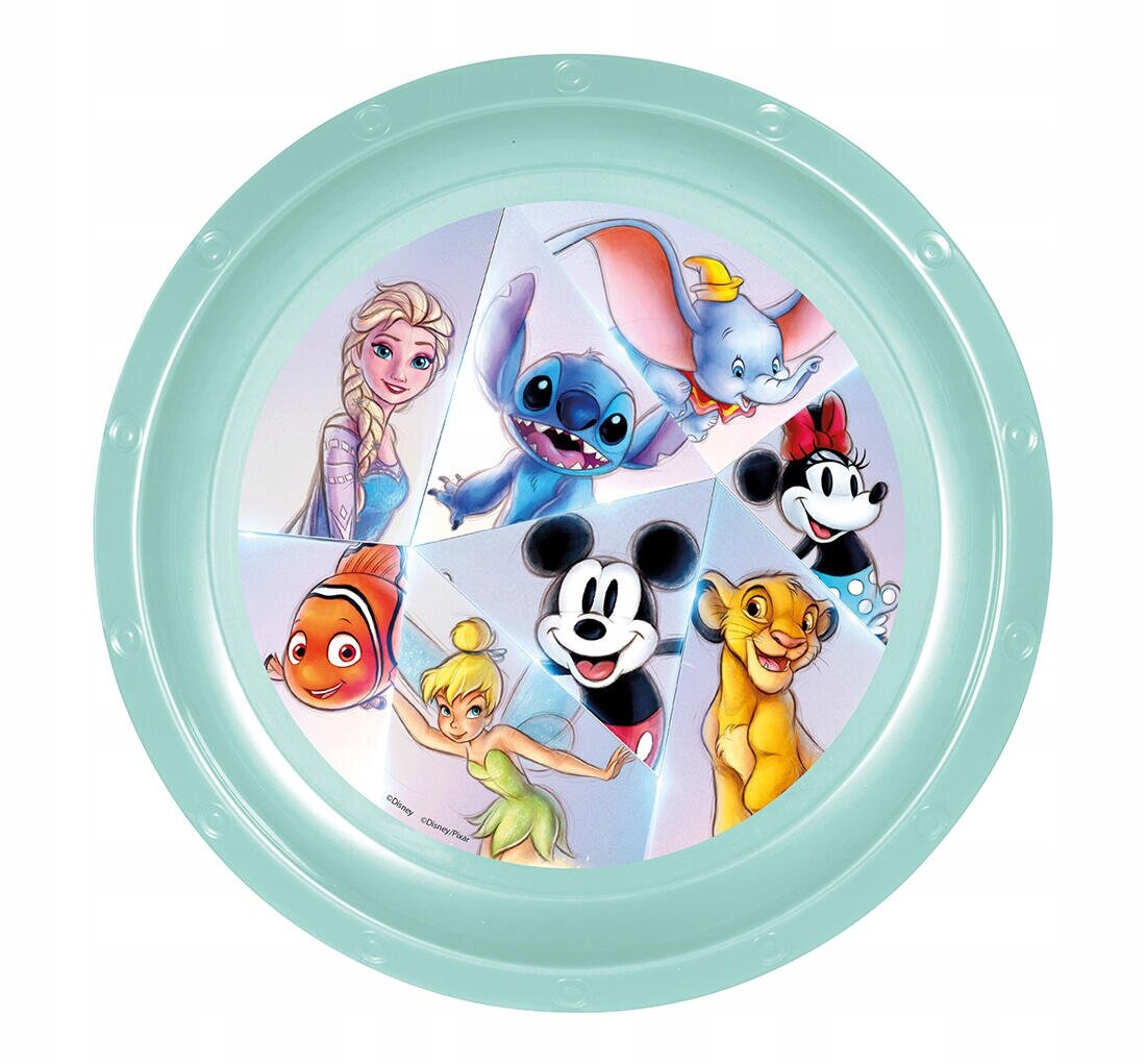 Plastikowy talerz z motywami postaci z filmów Disney, w tym Mickey Mouse, Simba, Stitch i inne, na jasnoniebieskim tle. Talerz jest okrągły i płytki, przeznaczony dla dzieci.