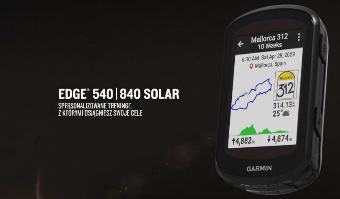 Obraz przedstawia urządzenie nawigacyjne z wyświetlaczem pokazującym trasę i dane treningowe. Obok widnieje tekst: \'EDGE 540 | 840 SOLAR SPERSONALIZOWANE TRENINGI, Z KTÓRYMI OSIĄGNIESZ SWOJE CELE\'.
