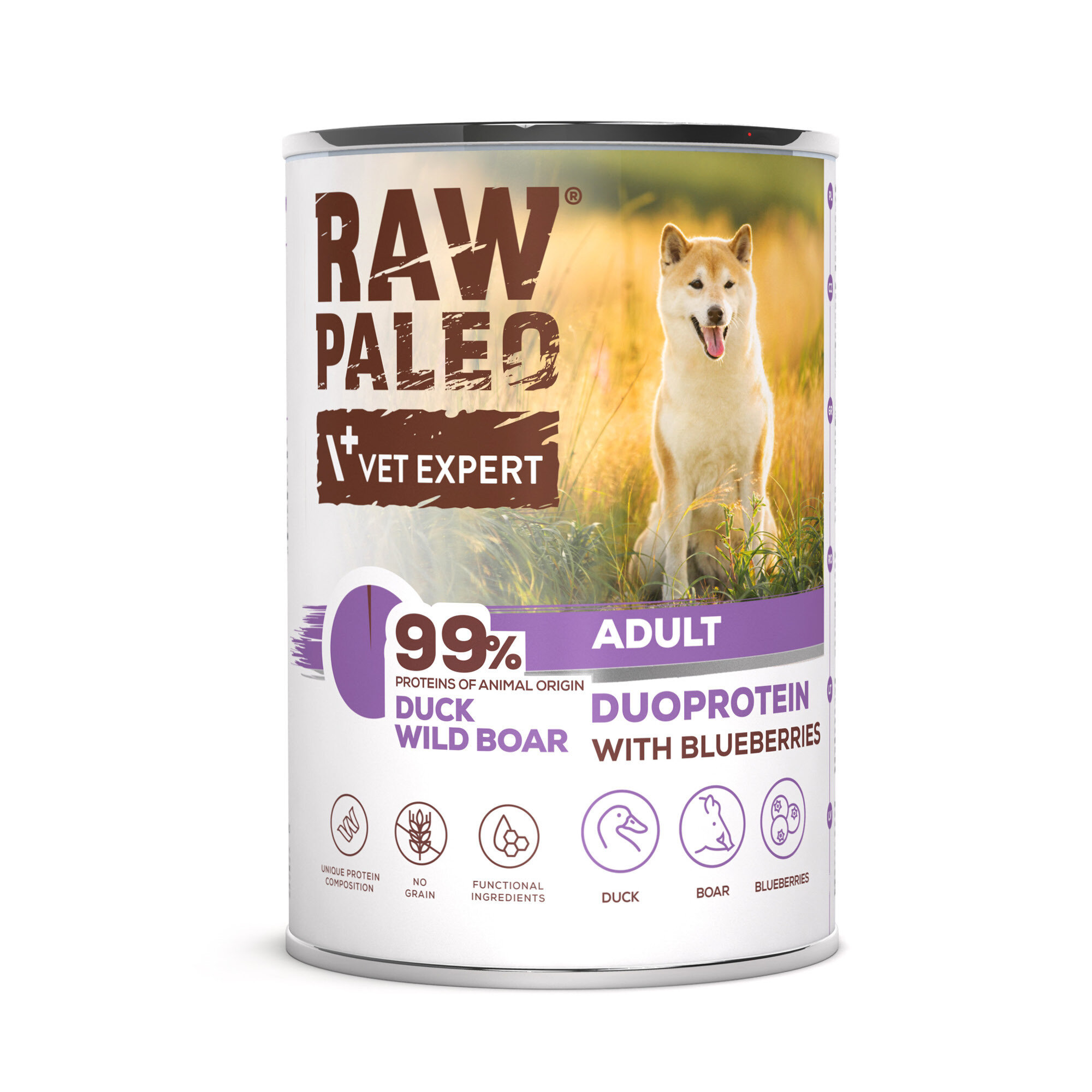 Puszka mokrej karmy dla psów z etykietą \'RAW PALEO VET EXPERT\' i zdjęciem psa na tle trawy. Na etykiecie widnieje napis \'99% PROTEINS OF ANIMAL ORIGIN DUCK WILD BOAR ADULT DUOPROTEIN WITH BLUEBERRIES\'.