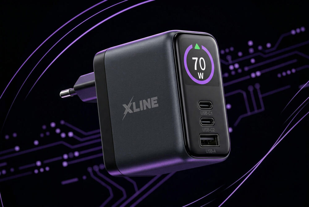 Czarna ładowarka sieciowa z logo XLINE, posiadająca trzy porty: dwa USB-C oznaczone jako USB-C1 i USB-C2 oraz jeden USB-A oznaczony jako USB-A. Na wyświetlaczu widoczny jest napis \'70 W\' w fioletowym okręgu.