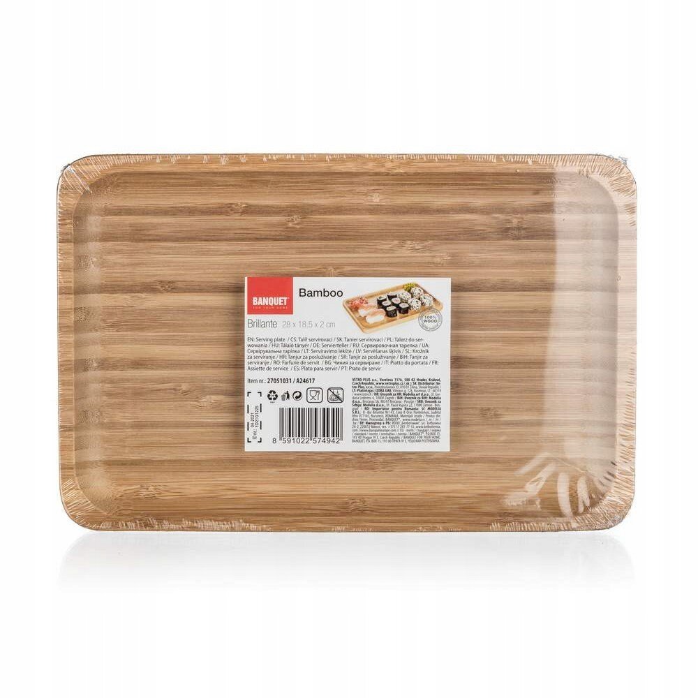 Prostokątna bambusowa tacka z widoczną etykietą zawierającą tekst \'BANQUET Bamboo Brillante 28 x 18.5 x 2 cm\'. Tacka jest zapakowana w przezroczystą folię ochronną.