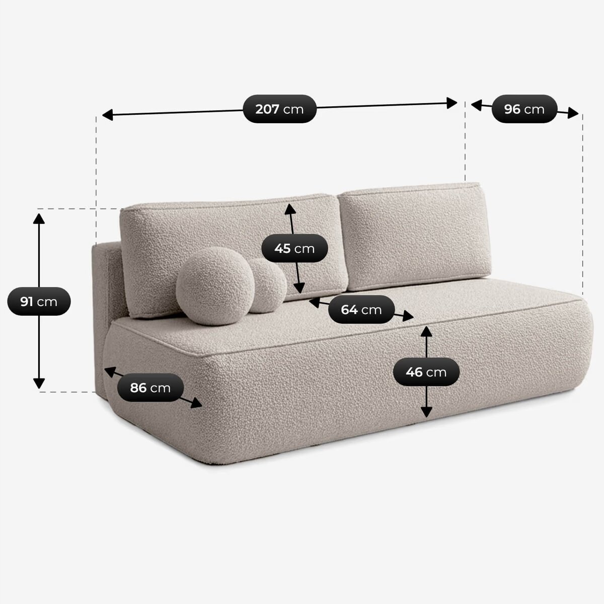 Kremowa sofa z funkcją spania, z poduszkami i okrągłym elementem dekoracyjnym, przedstawiona z wymiarami: 207 cm szerokości, 96 cm głębokości, 91 cm wysokości całkowitej, 86 cm głębokości siedziska, 45 cm wysokości oparcia, 64 cm szerokości siedziska i 46 cm wysokości siedziska.