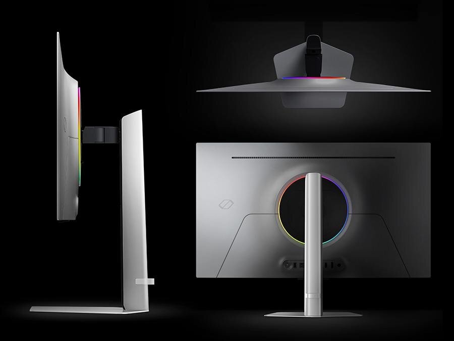 Obraz przedstawia monitor z trzech perspektyw: z boku, z góry i z tyłu. Monitor ma smukły design, a z tyłu widoczny jest okrągły element z podświetleniem RGB.