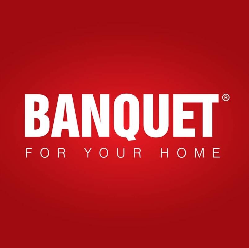 Logo na czerwonym tle z białym napisem \'BANQUET FOR YOUR HOME\'.