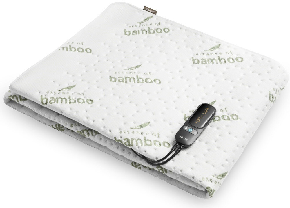 Na obrazie widoczny jest biały koc z napisem \'essence of bamboo\' oraz kontrolerem z przyciskami i logo \'DUUX\'.