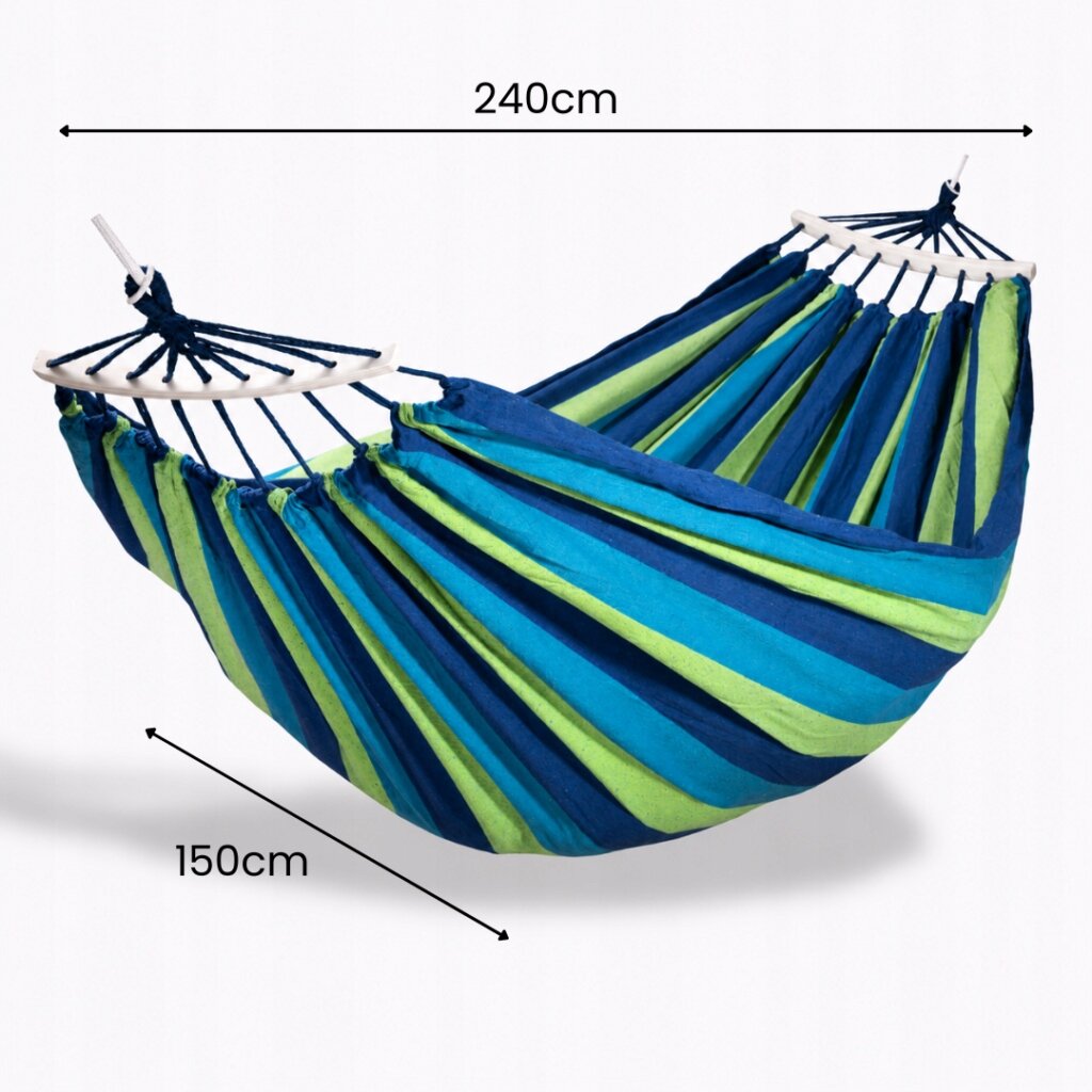 Hamak bawełniany ogrodowy w kolorach niebieskim i zielonym, o długości 240 cm i szerokości 150 cm. Hamak posiada drewniane belki na końcach i jest wykonany z materiału w paski.
