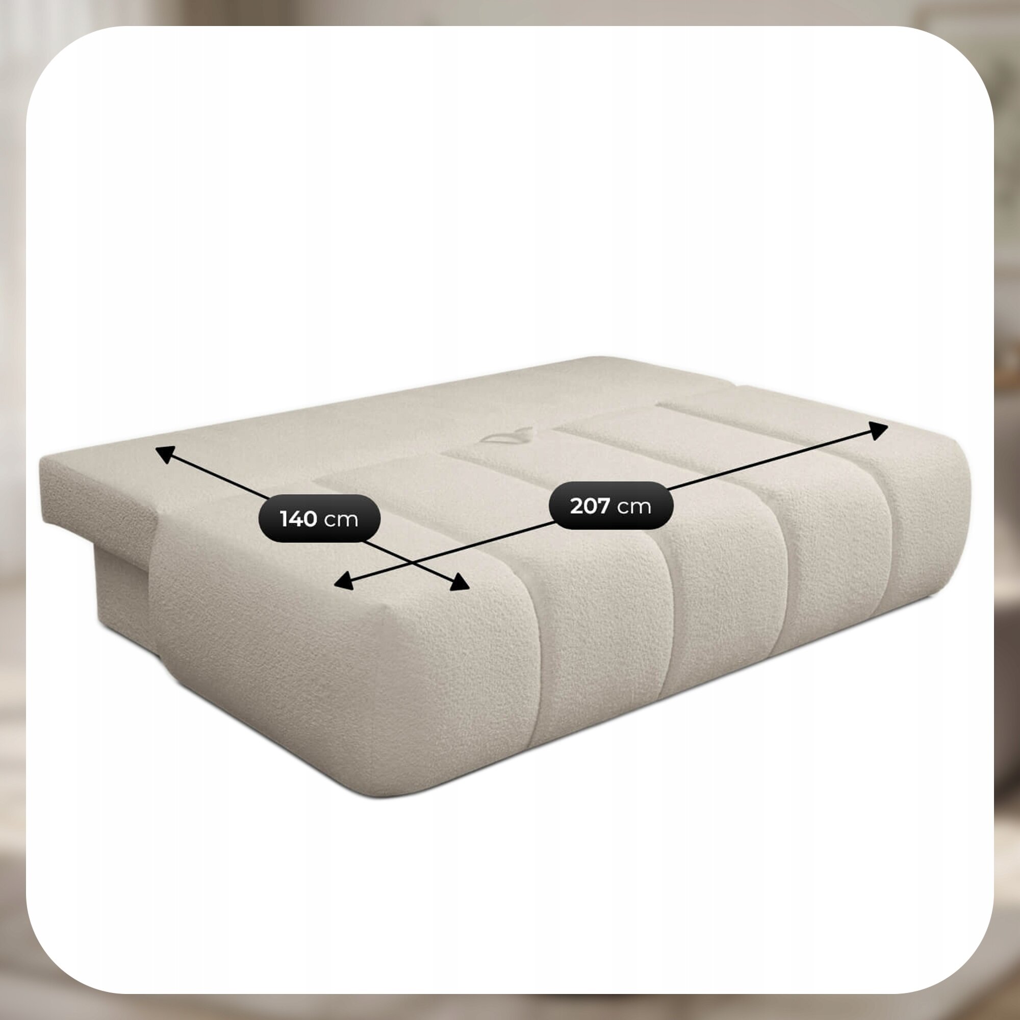 Obraz przedstawia kremową sofę rozłożoną do funkcji spania, z wymiarami 140 cm na 207 cm. Sofa ma zaokrąglone krawędzie i widoczne przeszycia na powierzchni.
