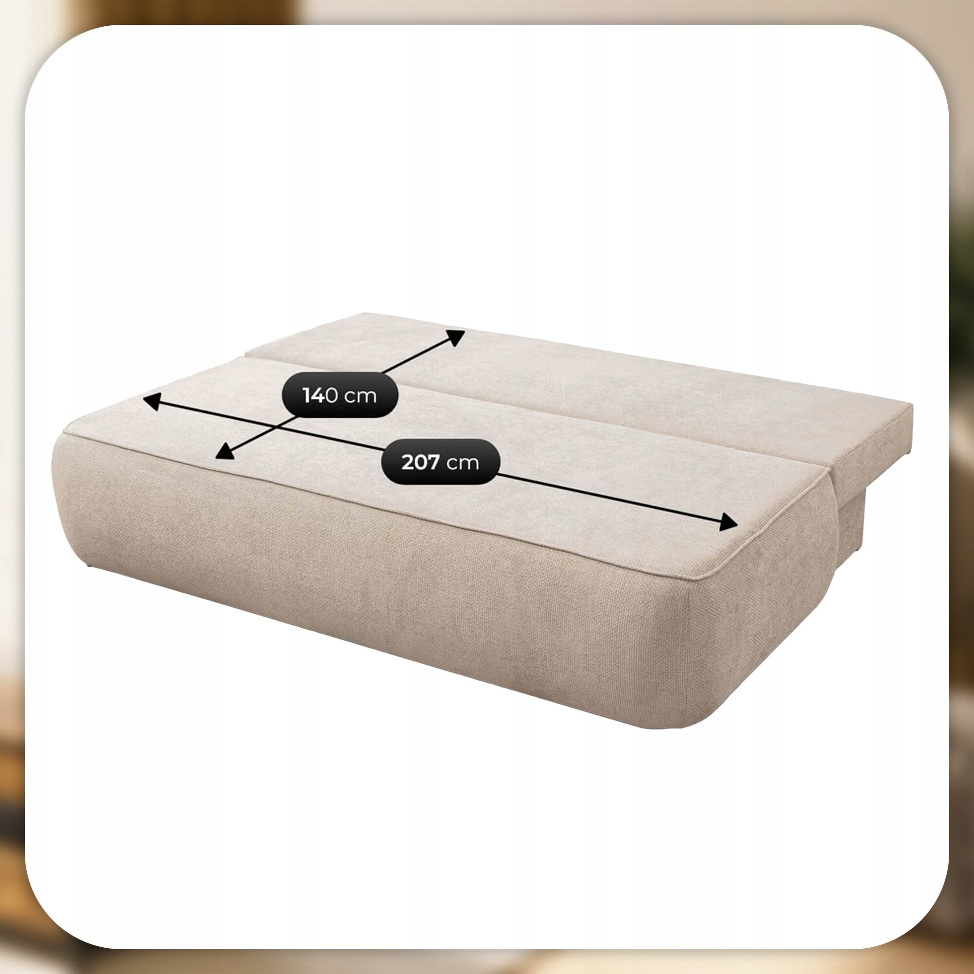 Kremowa sofa rozkładana z funkcją spania, przedstawiona w pozycji rozłożonej. Na powierzchni widoczne są wymiary: 140 cm szerokości i 207 cm długości.