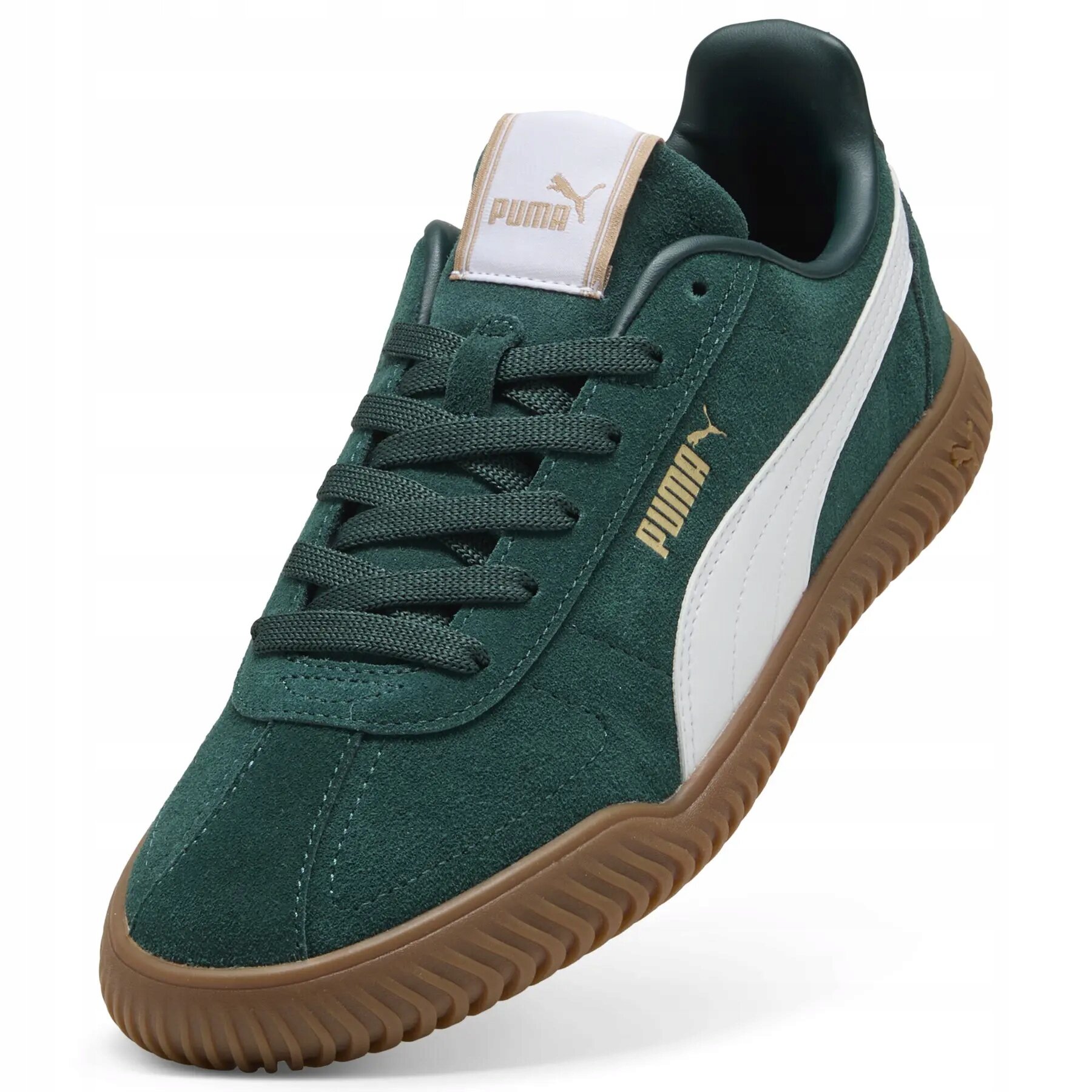 Zielony skórzany sneaker z białym paskiem i brązową podeszwą. Na języku i boku buta widoczne jest logo \'Puma\'.