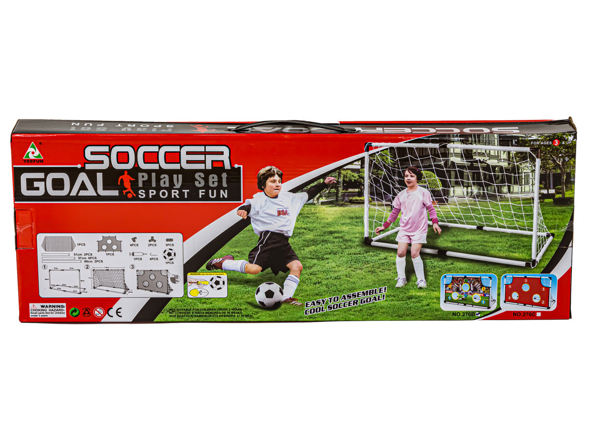 Opakowanie zestawu piłkarskiego z bramką do gry w piłkę nożną, przedstawiające dzieci grające na trawie. Na opakowaniu widnieje napis \'SOCCER GOAL Play Set Sport Fun\' oraz instrukcja montażu i informacje o produkcie.