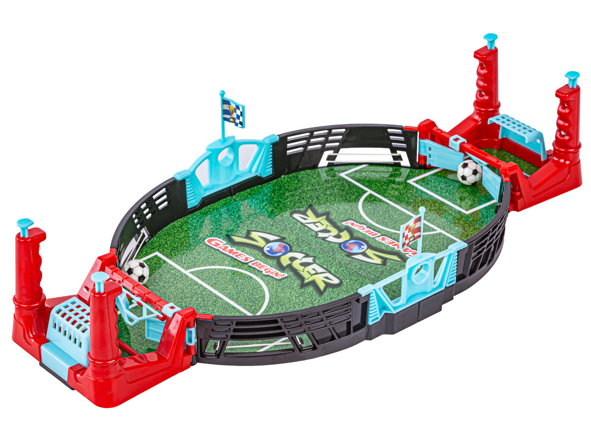 Miniaturowy stół do gry w piłkarzyki z kolorowymi elementami i nadrukiem \'SOCCER GAME BEGIN\' na zielonej powierzchni boiska. Na stole znajdują się dwie bramki, piłka oraz dekoracyjne flagi.