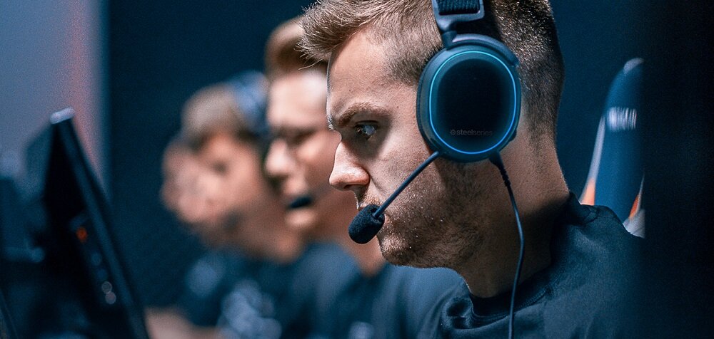 Słuchawki Steelseries Arctis Pro - aktywna redukcja szumów opcja cat mix idealne zbalasnowanie głośności certyfikat Discorda