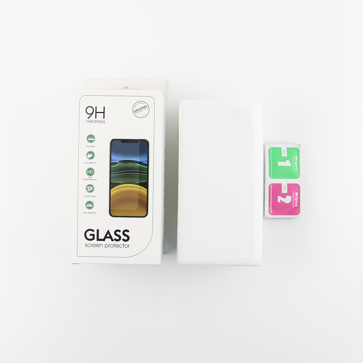 Opakowanie szkła hartowanego z napisem \'9H Hardness\' i \'GLASS screen protector\', obok znajduje się biały prostokątny przedmiot oraz dwie saszetki z napisami \'1 Wipes\' i \'2 Wipes\'.