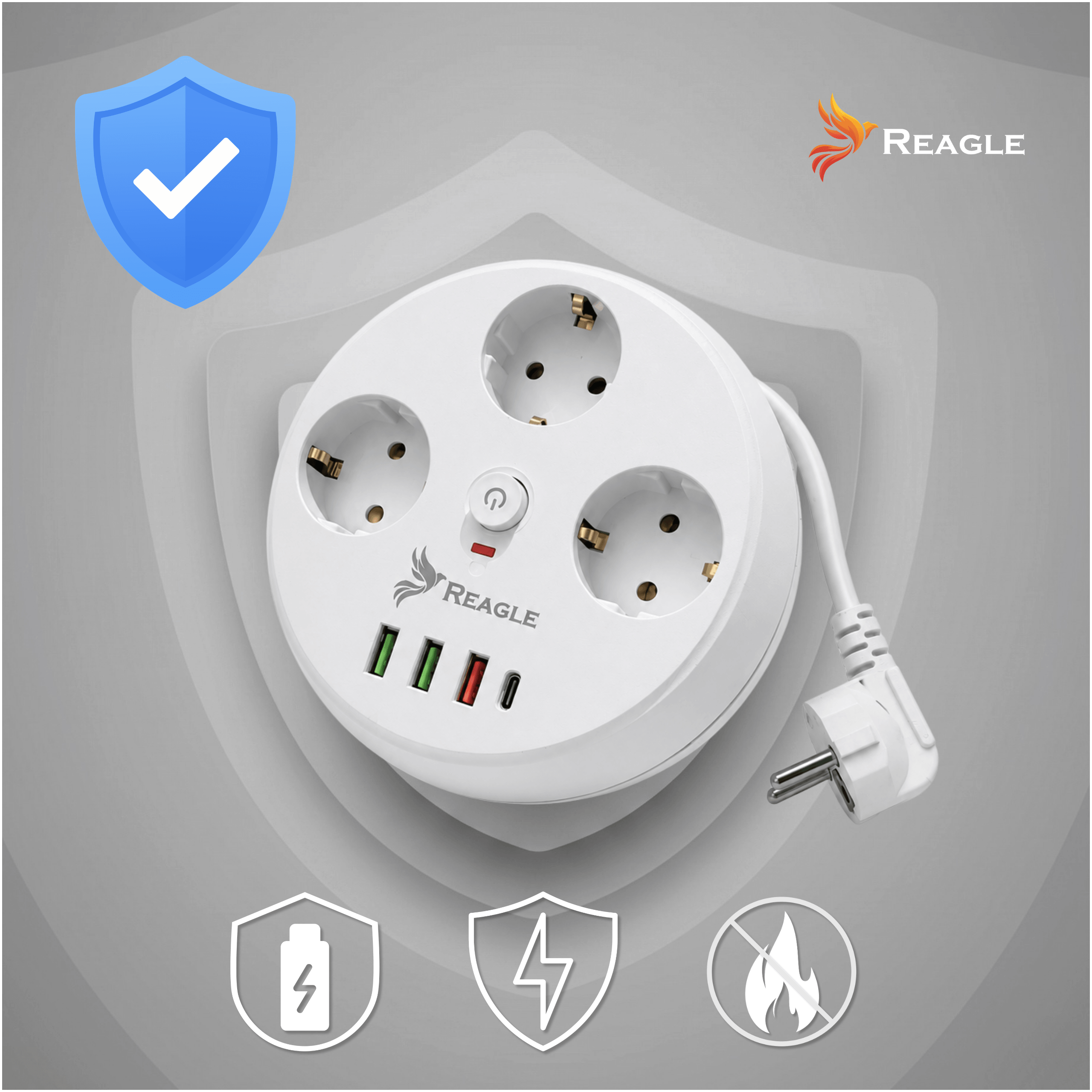 Biała listwa zasilająca z trzema gniazdami i czterema portami USB (trzy USB-A, jeden USB-C) oraz logo Reagle. W tle widoczne są ikony symbolizujące bezpieczeństwo i ochronę.