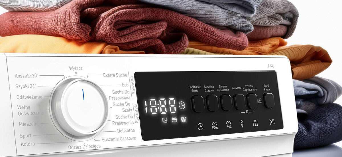 SUSZARKA DAEWOO TD-C8GP1WE0-PL Zbliżenie na elektroniczny panel sterowania z wyświetlaczem oraz przyciskami funkcyjnymi. Grafika podkreśla intuicyjną obsługę i możliwość wyboru dodatkowych ustawień suszenia 15 programów suszenia bawełna delikatne sport szybki 34 min