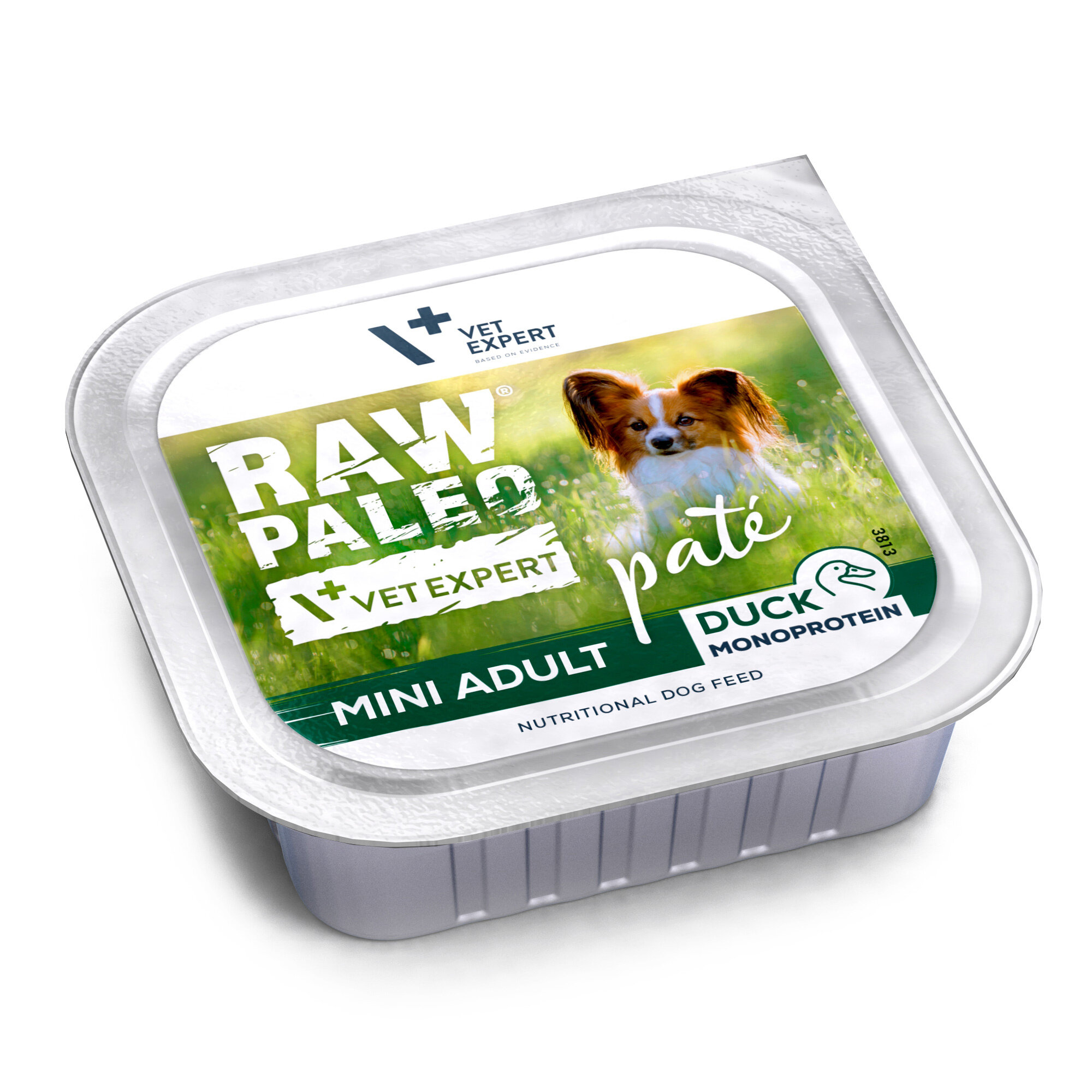 Opakowanie mokrej karmy dla psów z napisem \'RAW PALEO VET EXPERT paté MINI ADULT DUCK MONOPROTEIN\'. Na etykiecie widoczny jest pies na tle trawy.