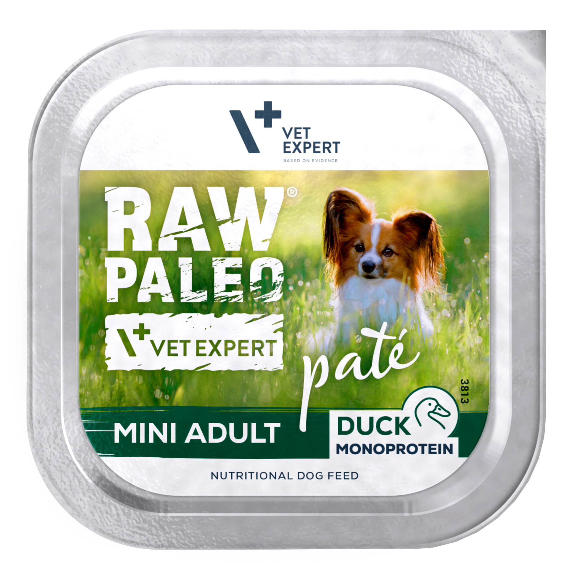 Opakowanie mokrej karmy dla psów z napisem \'RAW PALEO\', \'VET EXPERT\', \'paté\', \'MINI ADULT\', \'DUCK MONOPROTEIN\'. Na etykiecie widoczny jest pies na tle trawy.
