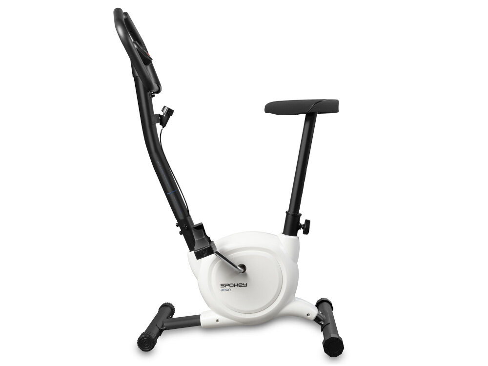 Rower mechaniczny w kolorze białym z czarnymi elementami, posiada logo \'SPOKEY sport\' na obudowie. Wyposażony w siodełko i kierownicę, osadzony na stabilnej podstawie.