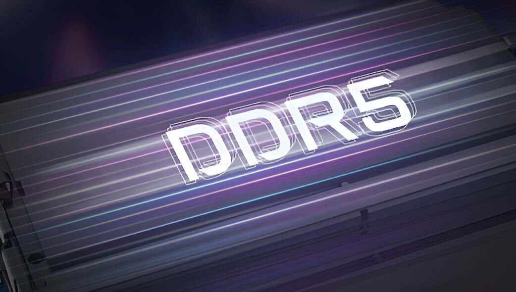 Obraz przedstawia napis \'DDR5\' na tle z dynamicznymi, kolorowymi liniami w odcieniach fioletu i niebieskiego.