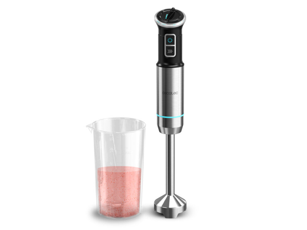 Na obrazie widoczny jest blender ręczny z metalową końcówką oraz przezroczysty pojemnik z różowym płynem. Na blenderze znajduje się logo \'cecotec\'.