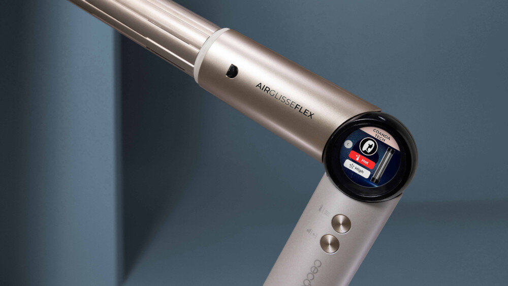 Suszarko-lokówka CECOTEC AirGlisse 8in1 Flex Czarny 32, 38 mm 1400W zdjęcie lifestyle Kontrola ustawień Cyfrowy wyświetlacz  suszenie, modelowanie i wykańczanie fryzury