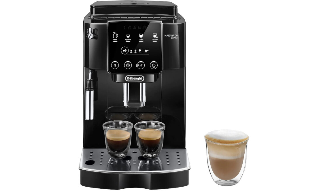 Czarny ekspres do kawy z logo \'DeLonghi\' na przednim panelu, z dwoma filiżankami espresso na tacy ociekowej i jedną szklanką z mleczną pianką obok. Na panelu widoczne są przyciski dotykowe i symbole związane z funkcjami ekspresu.