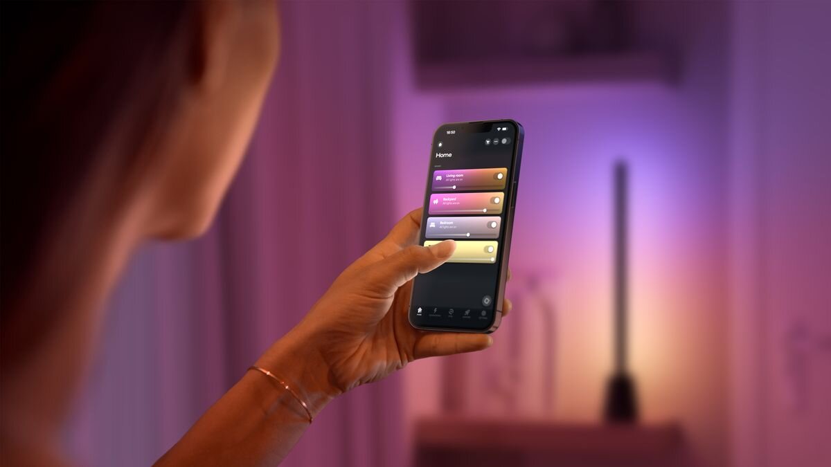 Lampa PHILIPS HUE Play 929004320901 Bluetooth, Zigbee, sterowanie, głos, Matter, aplikacja, Zmiana kolorów oświetlenia w aplikacji mobilnej.