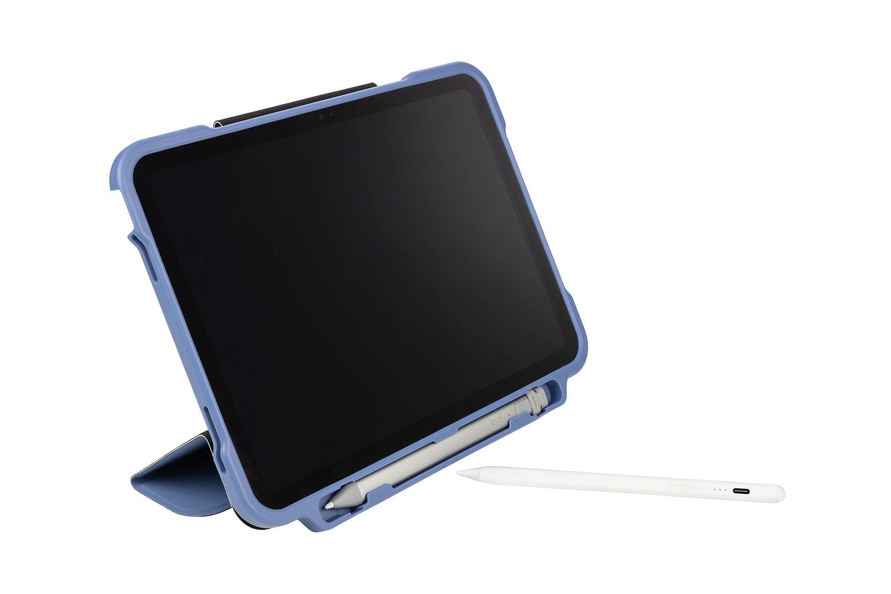 Niebieskie etui na tablet ustawione w pozycji stojącej, z miejscem na rysik. Obok etui leży biały rysik.