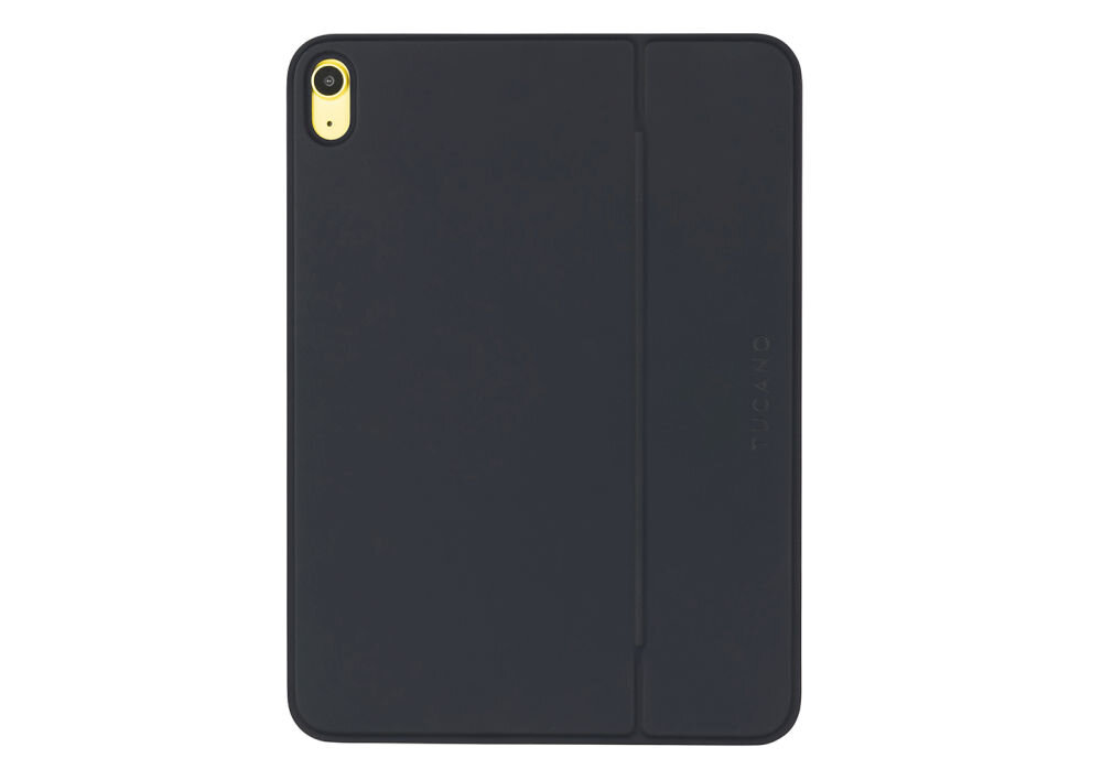 Czarne etui na tablet z widocznym wycięciem na aparat w rogu. Na etui znajduje się napis \'TUCANO\'.