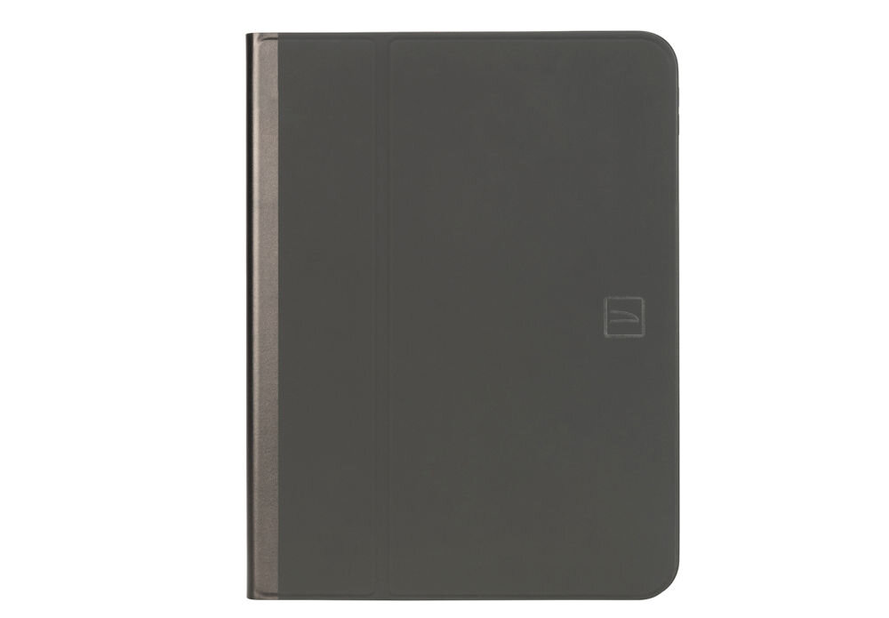 Czarne etui na tablet z widocznym logo w formie prostokąta z zaokrąglonymi rogami. Etui ma prosty, minimalistyczny design.