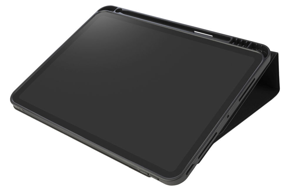 Czarne etui na tablet ustawione w pozycji stojącej, z widocznymi wycięciami na przyciski i porty. Etui ma gładką powierzchnię i minimalistyczny design.