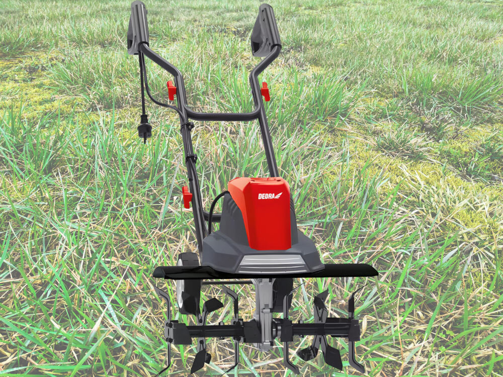 Na obrazie widoczna jest glebogryzarka elektryczna z czerwonym panelem z logo \'DEDRA\', stojąca na trawie. Urządzenie ma czarne uchwyty i metalowe ostrza.