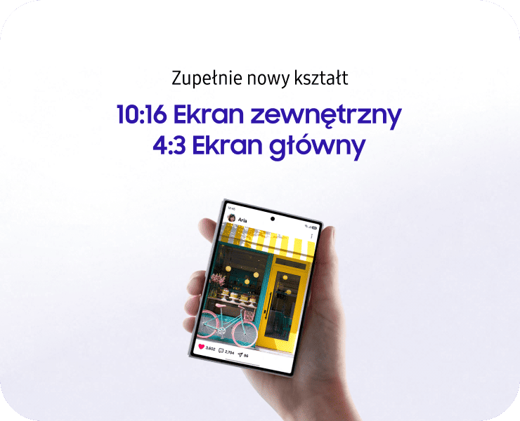 Osoba trzyma smartfon z wyświetlonym zdjęciem kawiarni z różowym rowerem. Na górze widoczny jest tekst: \'Zupełnie nowy kształt 10:16 Ekran zewnętrzny 4:3 Ekran główny\'.