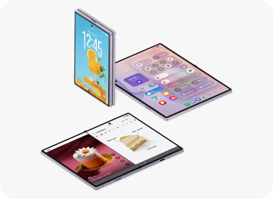 Galaxy Z Fold8 w trzech pozycjach, z widokiem aplikacji i wielozadaniowości. Obraz przedstawia trzy ujęcia smartfona z dużym, składanym ekranem. Na ekranach widoczne są różne aplikacje, w tym zegar z godziną 12:45 oraz aplikacje z grafikami i ikonami.