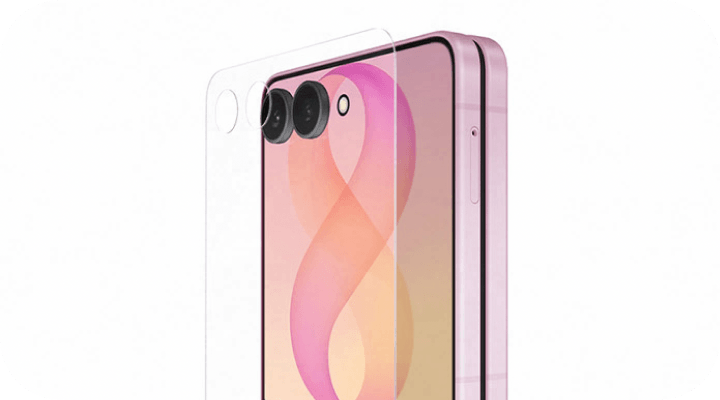 Przezroczyste warstwy ochronne nad ekranem zewnętrznym i aparatami Galaxy Z Flip8. Różowy smartfon z trzema aparatami z tyłu, z nałożoną przezroczystą osłoną na obiektywy. Urządzenie ma zaokrąglone krawędzie i widoczny przycisk na boku.