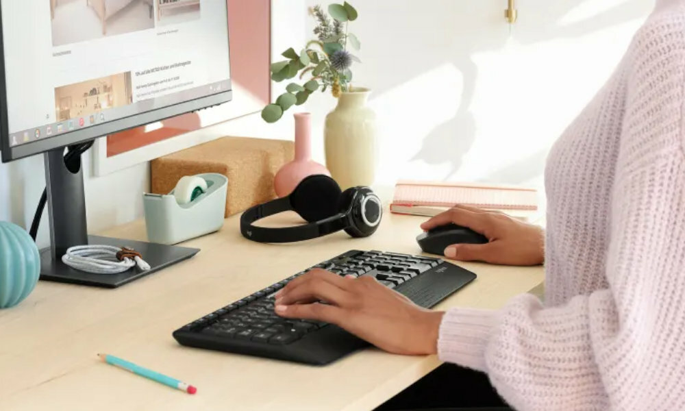 LOGITECH B330 dom