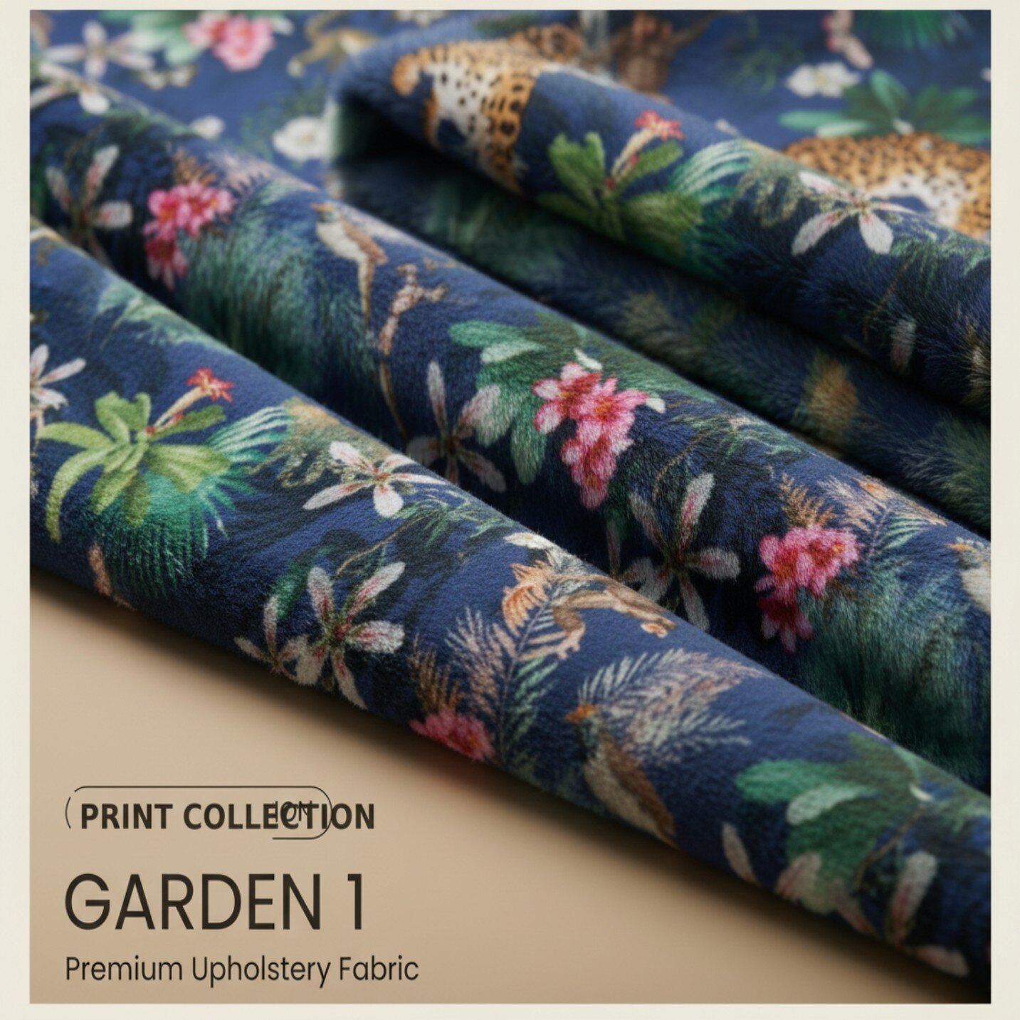 Tkanina obiciowa z wzorem roślinnym i motywem lamparta na niebieskim tle. Tekst na obrazie: \'PRINT COLLECTION GARDEN 1 Premium Upholstery Fabric\'.