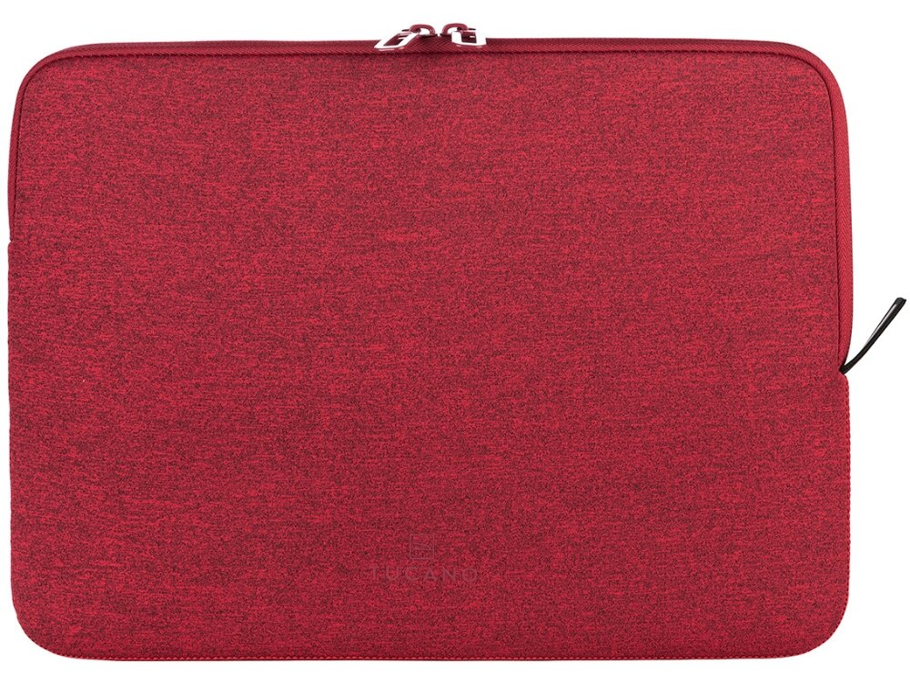 Burgundowe etui na laptopa z zamkiem błyskawicznym na górze. Na dole widoczne jest subtelne logo \'TUCANO\'.