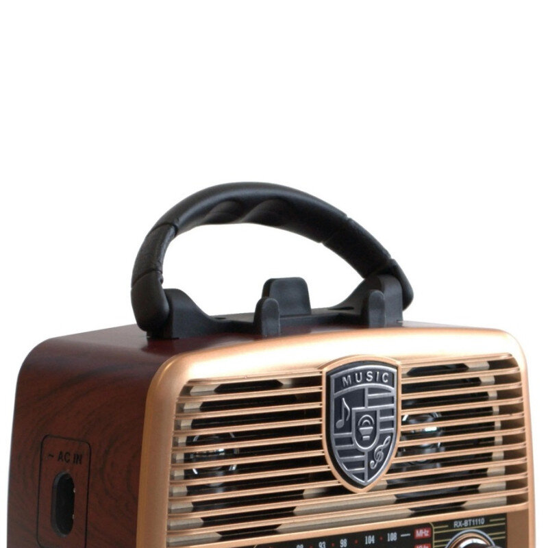 Przenośne radio z drewnianą obudową i złotą kratką głośnika, z uchwytem na górze. Na kratce widoczne jest logo z napisem \'MUSIC\'.