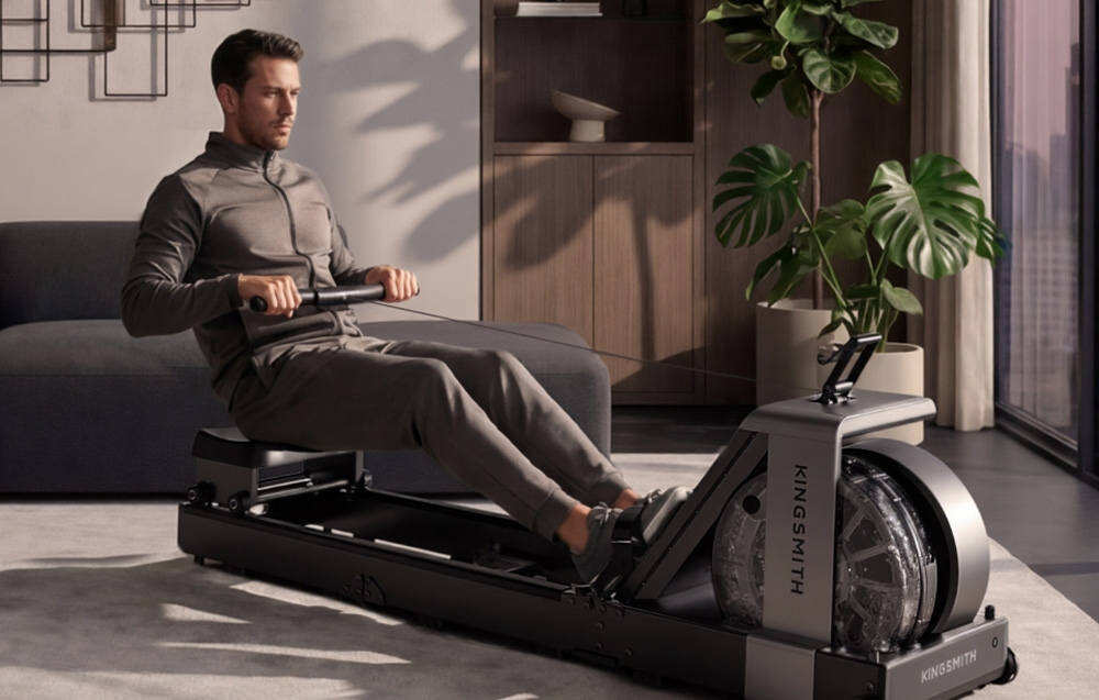 Wioślarz wodno-magnetyczny KINGSMITH WM20 zdjęcie lifestyle Opór wodny i magnetyczny  Maksymalna siła ciągu wynosi 80 kg