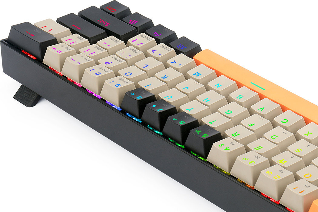 Klawiatura mechaniczna z kolorowymi klawiszami i podświetleniem RGB. Klawisze mają różne kolory, w tym beżowy, czarny i pomarańczowy.