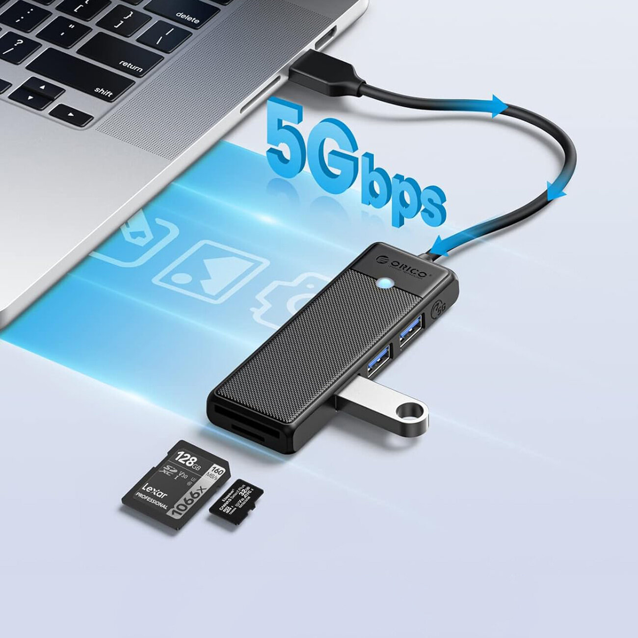 Na obrazie widoczny jest czarny hub USB z logo \'Orico\', podłączony do laptopa. Obok znajdują się karty pamięci microSD i SD oraz napis \'5Gbps\'.