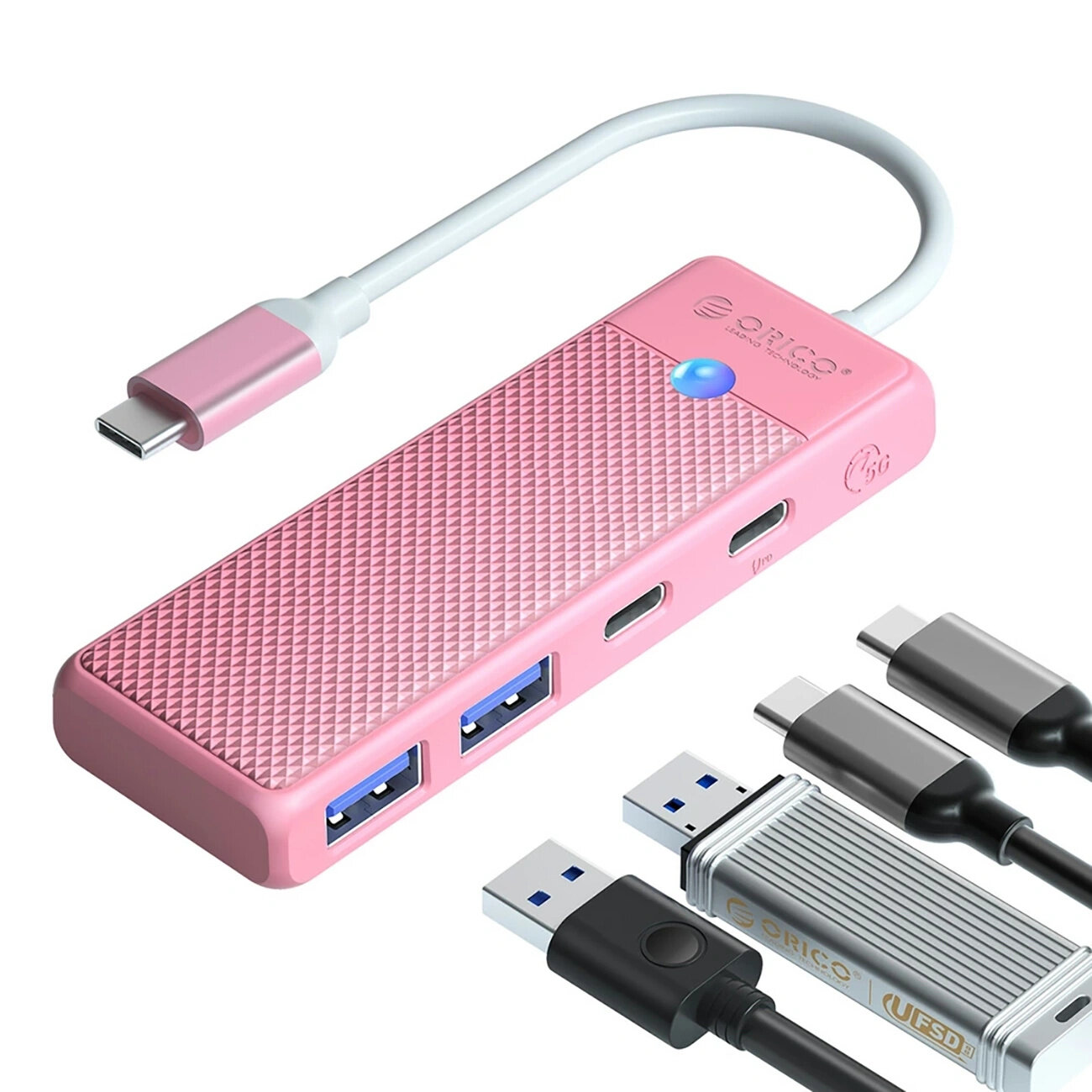 Różowy hub USB z dwoma portami USB-A 3.0, jednym portem USB-C 3.0 i portem do ładowania USB-C PD 100 W. Na urządzeniu widoczne jest logo \'Orico\'.