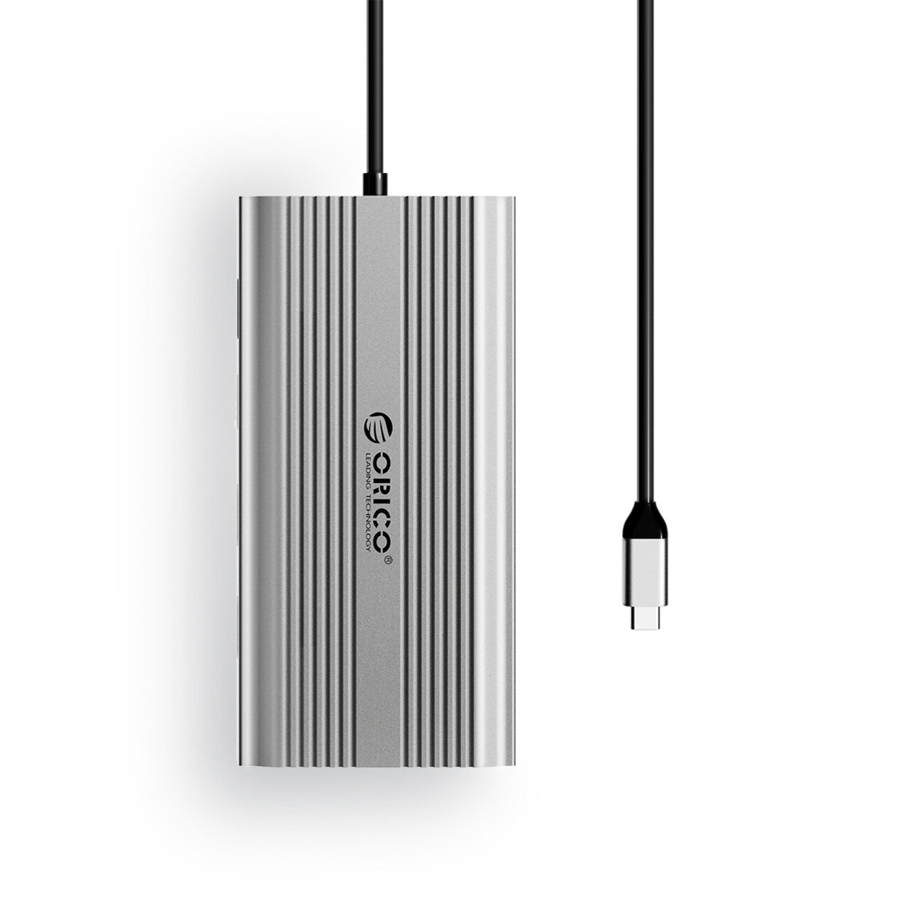 Srebrna stacja dokująca z logo \'Orico\' i podłączonym czarnym kablem USB-C. Obudowa ma pionowe żłobienia.