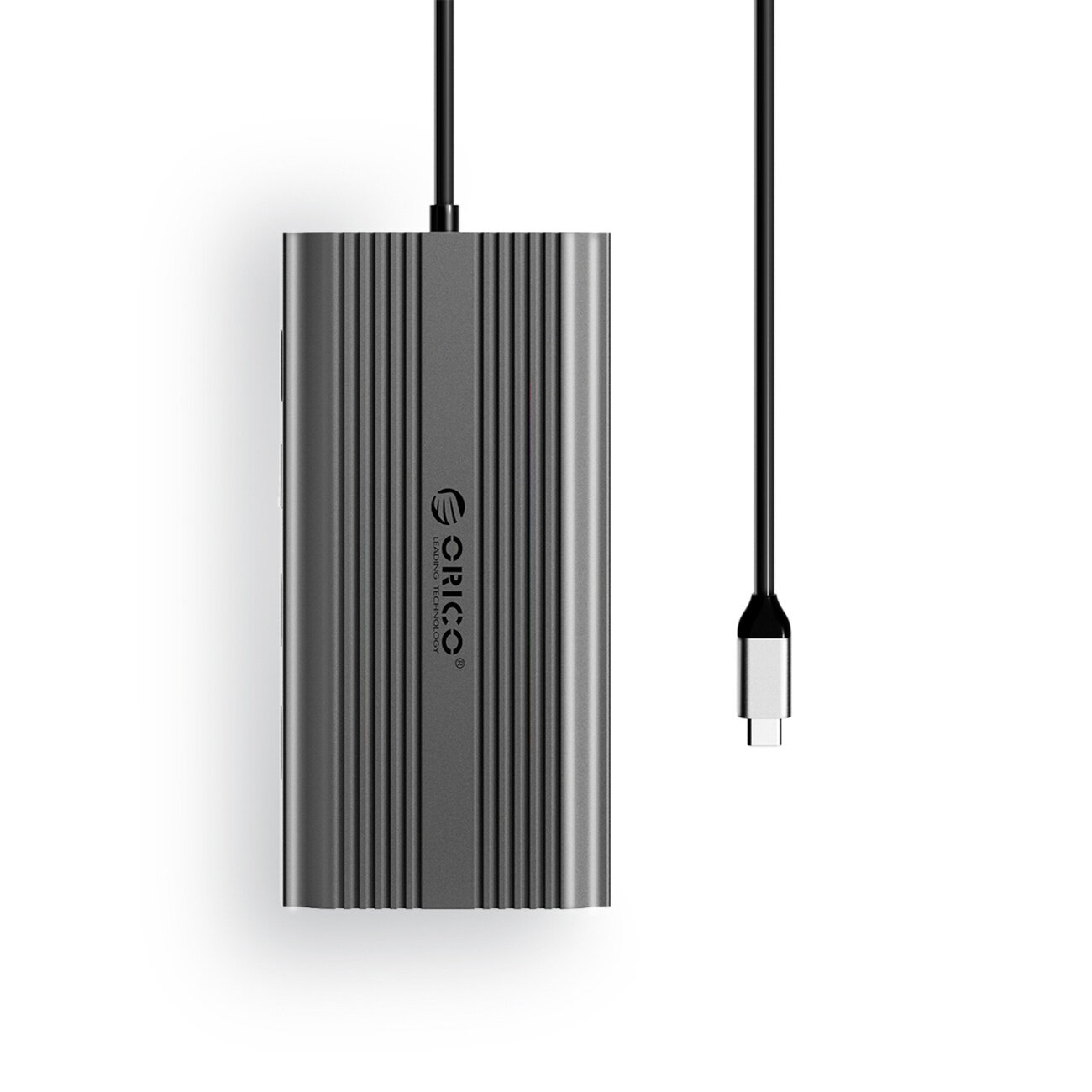 Na obrazie widoczna jest stacja dokująca w kolorze szarym z logo \'Orico\' oraz podłączonym kablem USB-C. Obudowa ma pionowe żłobienia.