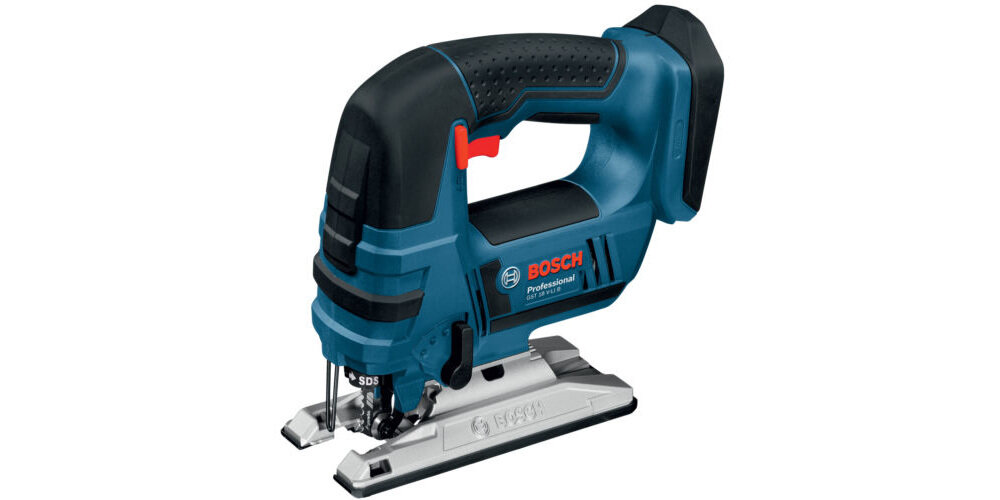 Wyrzynarka BOSCH GST 18V-LI B Professional (06015A6100) elektronarzędzie o wszechstronnym zastosowaniu w domu w warsztacie stolarskim niewielkich rozmiarów kompaktowe lekkie do pracy w drewnie stali aluminium akumulator maksymalna prędkość skokowa do 2700 skok/min